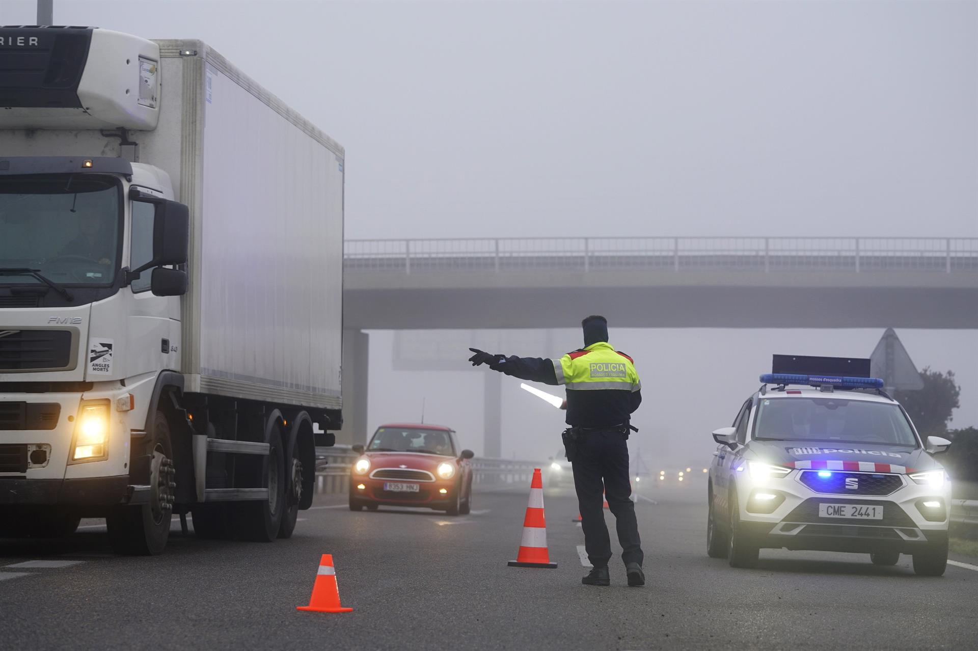 Los Mossos de Esquadra, desviando el tráfico