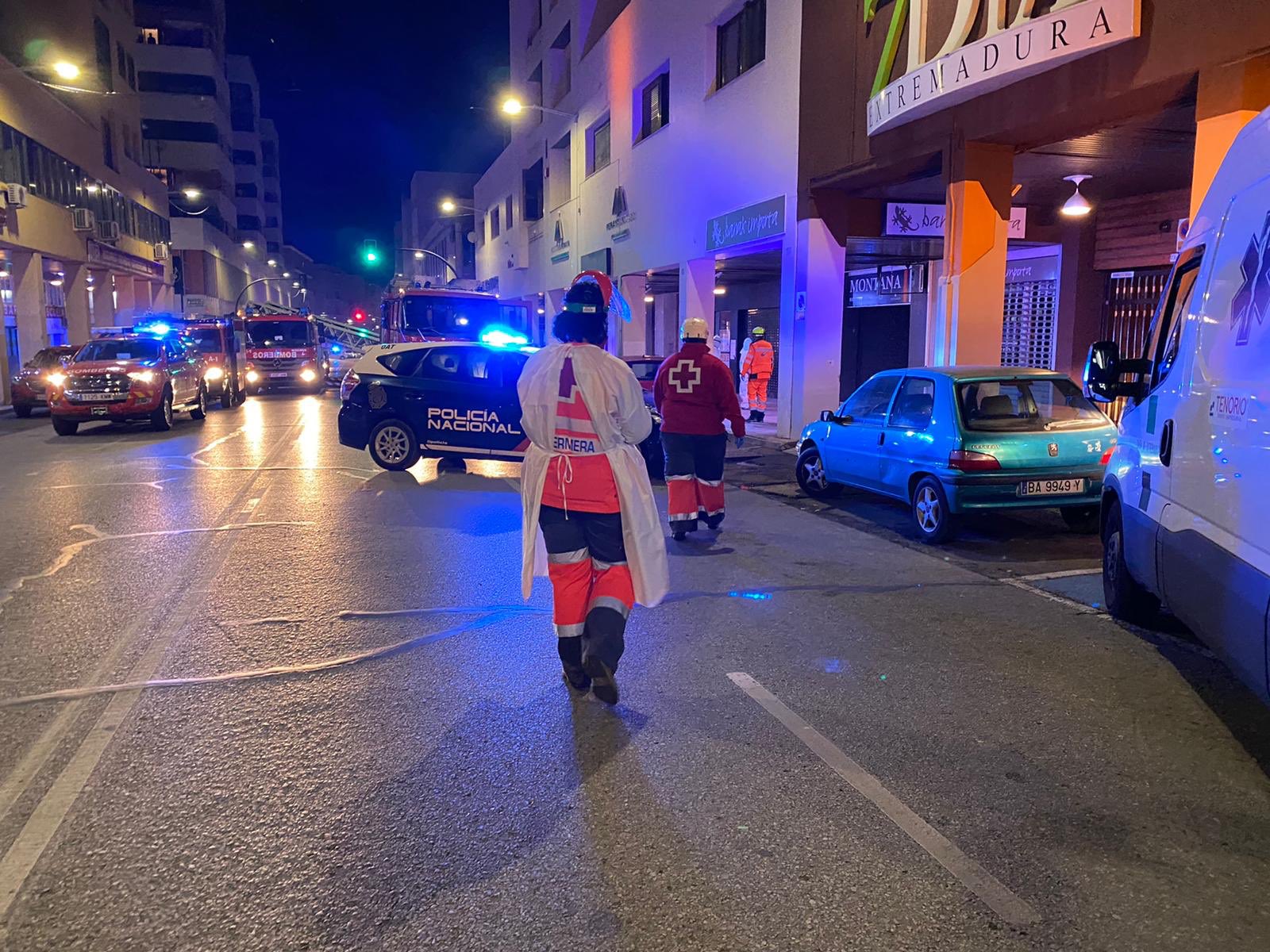 Miembros de Cruz Roja trabajando en la zona