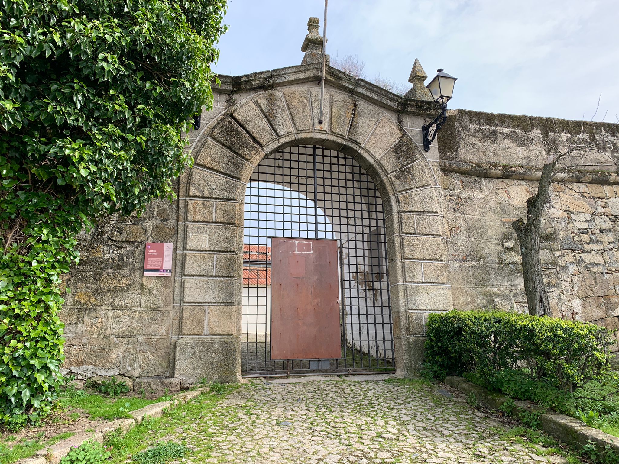 Aparece el cadáver maniatado de un hombre en Valencia de Alcántara