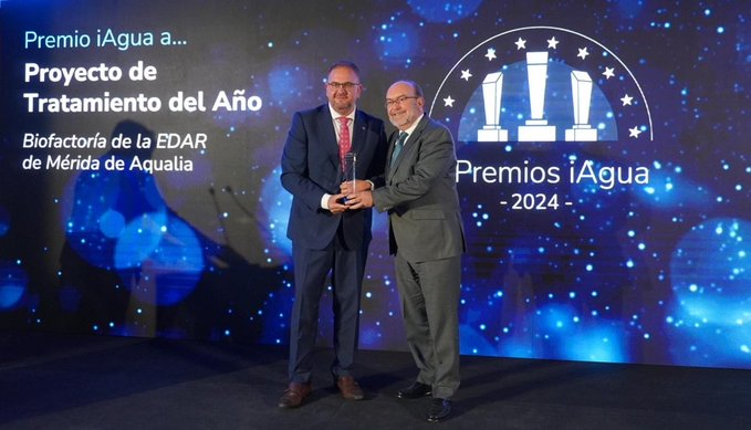 Rodríguez Osuna recoge el premio a la depuradora de Mérida