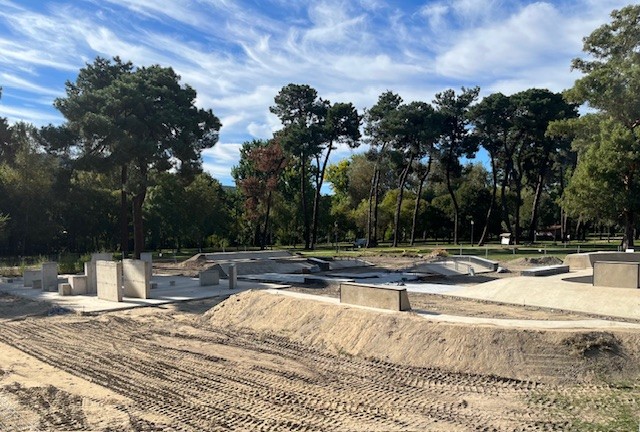 No hay trabajadores en la obra del skate park de La Isla.