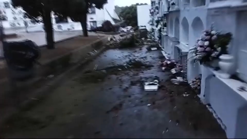 Una tormenta provoca daños en el cementerio de Salvatierra de los Barros