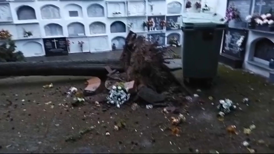 Una tormenta provoca daños en el cementerio de Salvatierra de los Barros