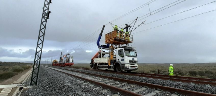 Montaje de la vía doble electrificada entre Cáceres y Plasencia