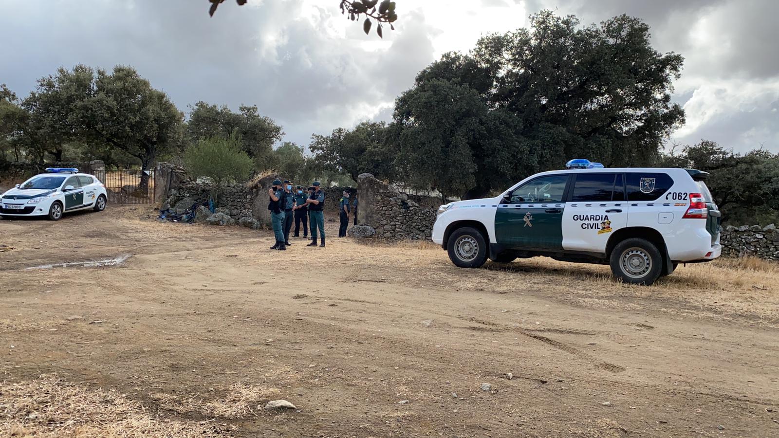 Los agentes sigue desplegados en la finca junto al sospechoso