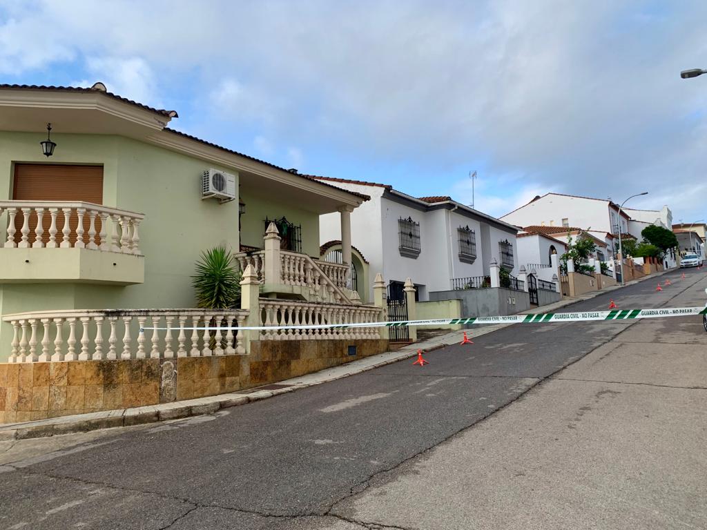 Calle acordonada a la espera de la llegada del detenido