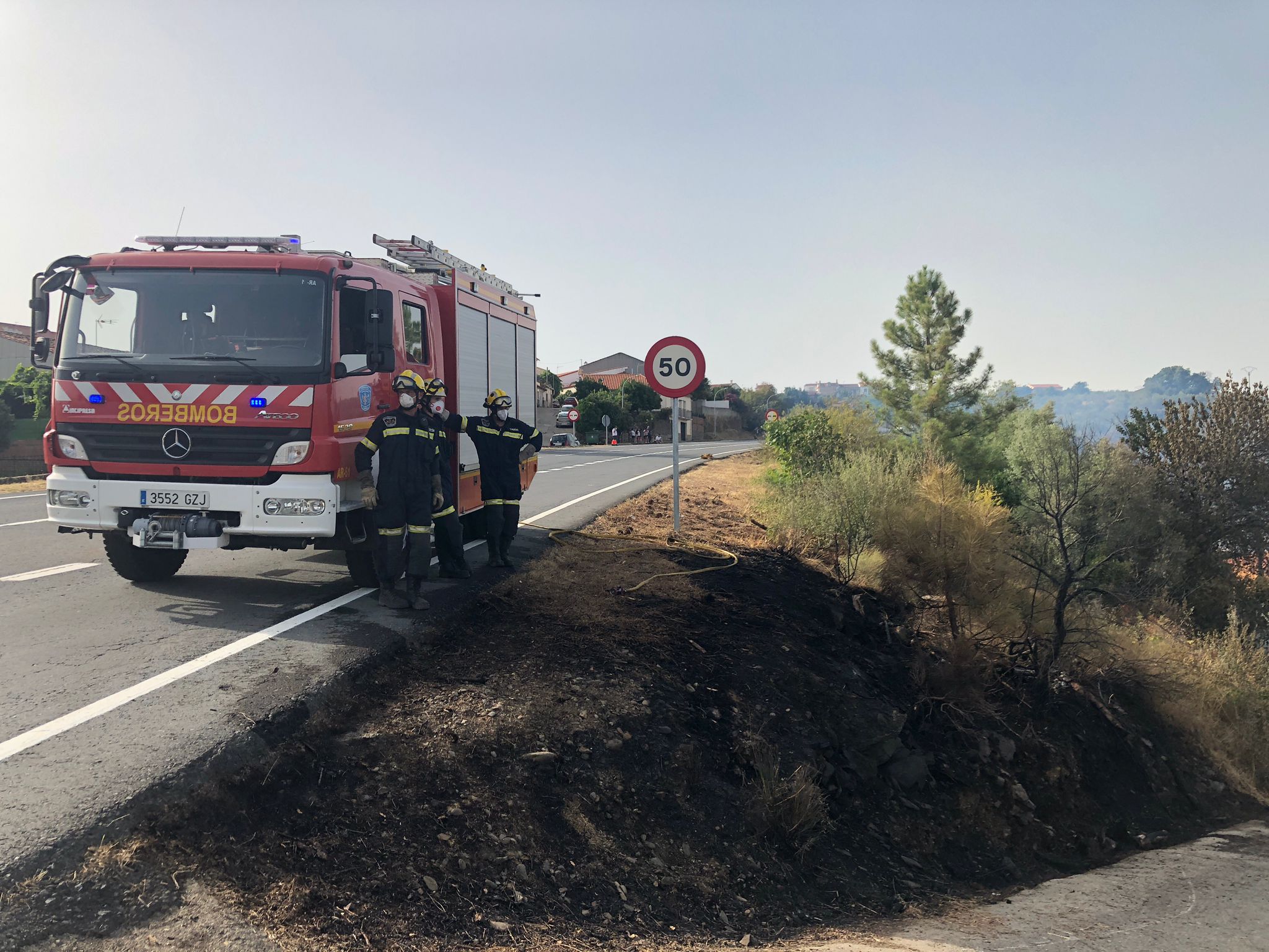 Camión de bomberos actuando en la zona