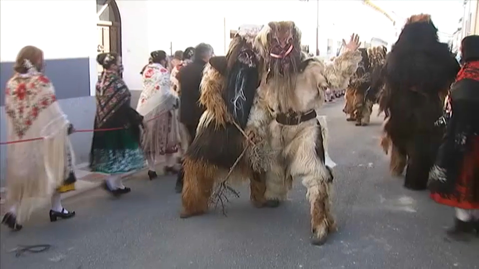 Carantoñas procesionando