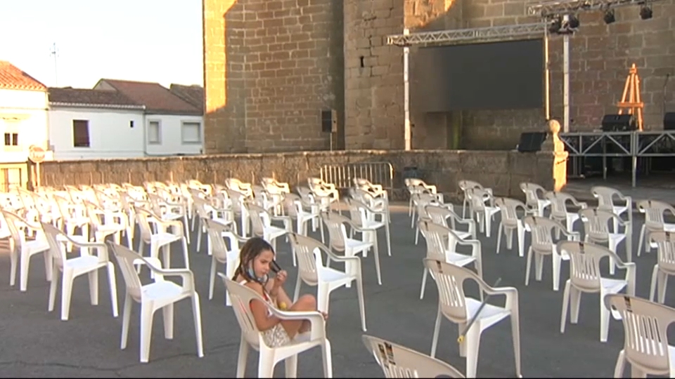 Preparativos acto en Malpartida de Cáceres