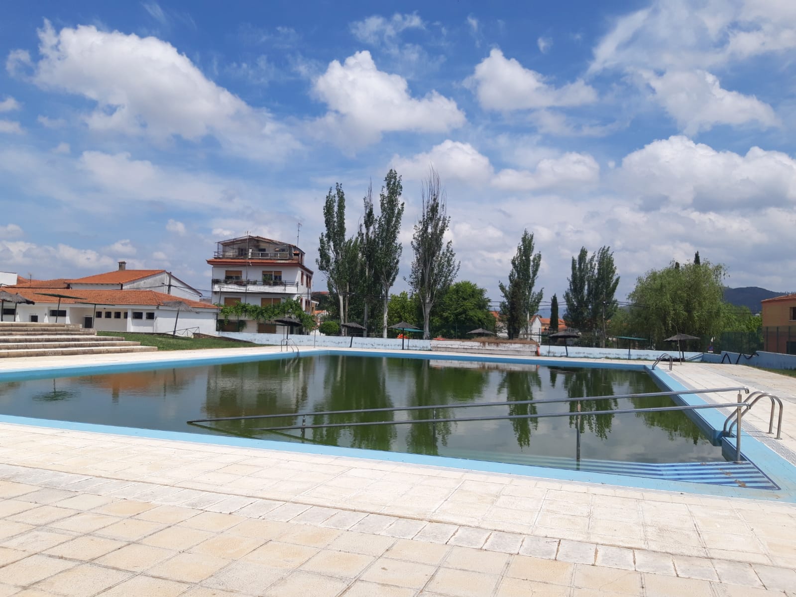 Piscina municipal de Pozuelo de Zarzón