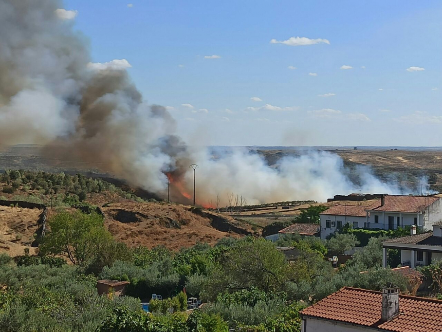 Imagen del incendio en Cañaveral