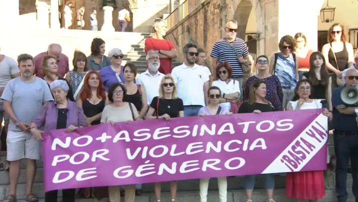 Concentración en Cáceres contra los asesinatos machistas
