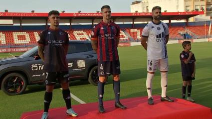 Presentación camisetas CD Extremadura