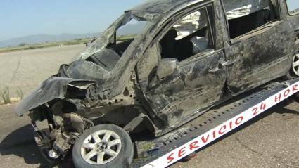 Coche accidentado en Valdehornillos