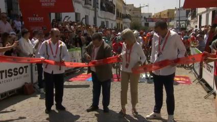 Salida de La Vuelta desde Fuente del Maestre