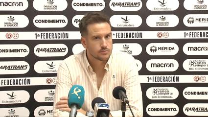 Sergi Guilló atiende a los medios tras el partido 