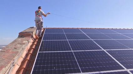 Placas solares en una comunidad