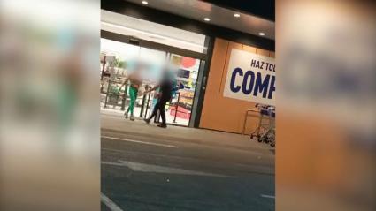 Una mujer fue sorprendida la noche de este pasado viernes robando en un supermercado en Mérida