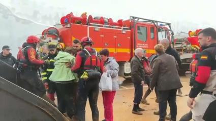 Bomberos, policías y militares van regresando a Extremadura