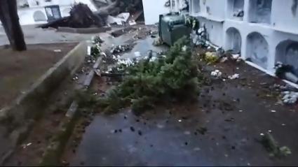 Una tormenta provoca daños en el cementerio de Salvatierra de los Barros