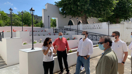 El alcalde de Cáceres en la inauguración de la mejora de la plaza