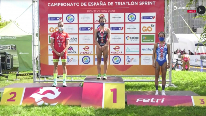 Miriam Casillas en el podium al finalizar la prueba en Pontevedra