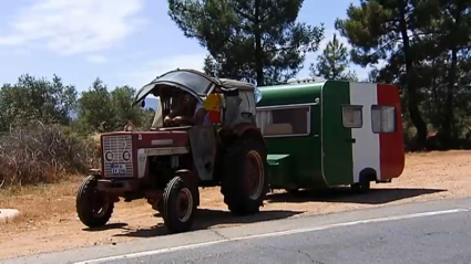 Tractor y remolque del alemán que ha llegado a Torre de Don Miguel