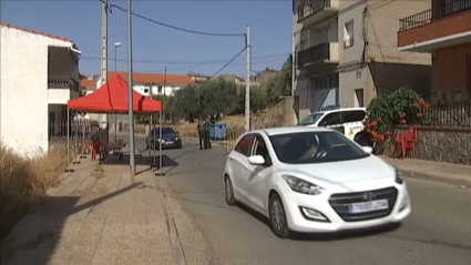 Un coche sale de Villarta de los Montes rumbo a su domicilio habitual.