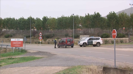 Control de la Guardia Civil en uno de los accesos a Fuenlabrada de los Montes