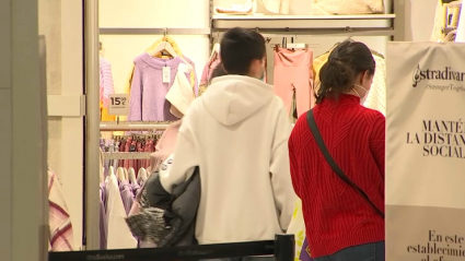 Clientes en un centro comercial