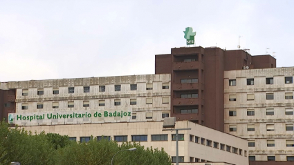 Fachada del Hospital Universitario de Badajoz