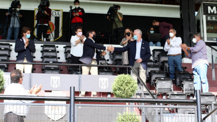 Paco Puertas y Mark Haffernan en el palco del estadio Romano