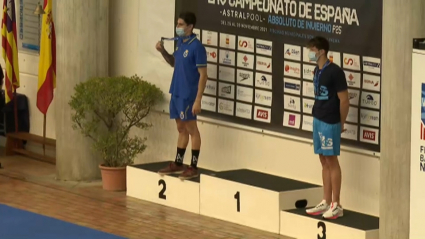 César Castro en el podio tras proclamarse subcampeón de España del 200l