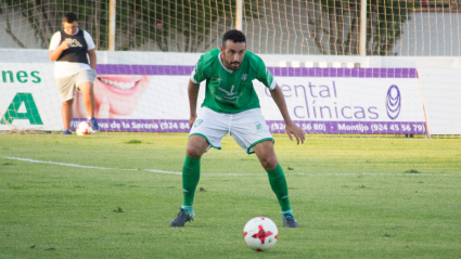 Javi Sánchez, central del Villanovense. 