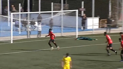 Ibra Keita, jugador del Montijo celebrando un gol