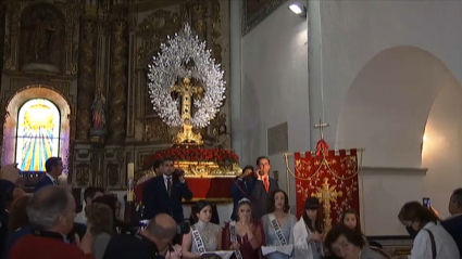 Exposición de la Santa Cruz en la iglesia de Feria