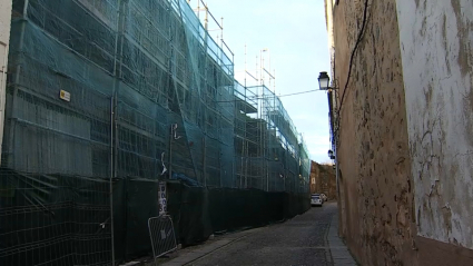 Andamios por los que accedía a las casas el presunto ladrón