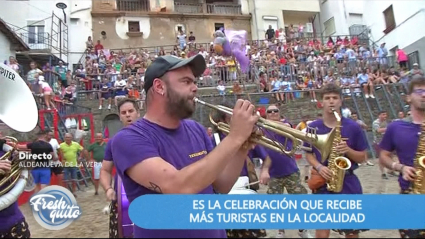 Txarangutanes amenizando en Aldea nueva de la Vera