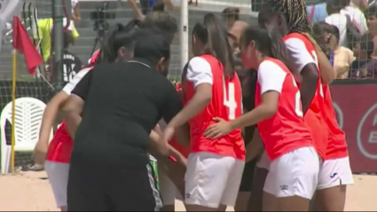 La plantilla del Femenino Cáceres tras el pitido final ante Melilla