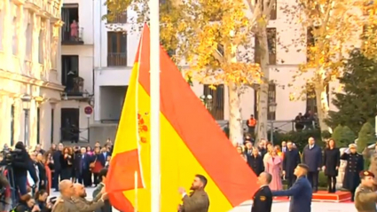 Izado de la bandera de España