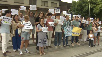 Protestas de los estudiantes de física por el examen de la EBAU