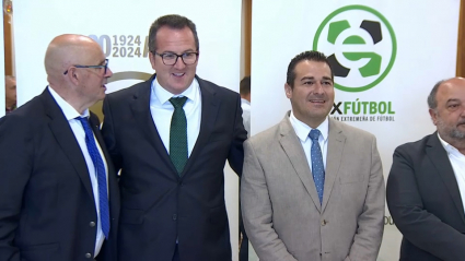 Sergio Merchán (segundo por la izquierda), nuevo presidente de la FEXF