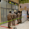 Militares de la Brigada Extremadura XI en el aeropuerto de Badajoz