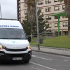 Una ambulancia de la empresa Tenorio circula por las calles de Extremadura 