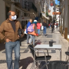 Imagen de ciudadanos de Portugal paseando por la calle