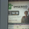 Imagen de un cartel anunciando los viajes del Imserso  en una agencia de la región