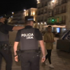 Dos agentes de la Policía Local de Cáceres patrullando la ciudad