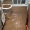 Cuarto de baño de la casa inundada en Alange.