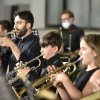 Jóvenes de la Asociación Músico-Cultural de Bienvenida interpretando obras en un concierto