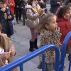 Niños pacenses comiendo las 12 gominolas de la Nochevieja Infantil